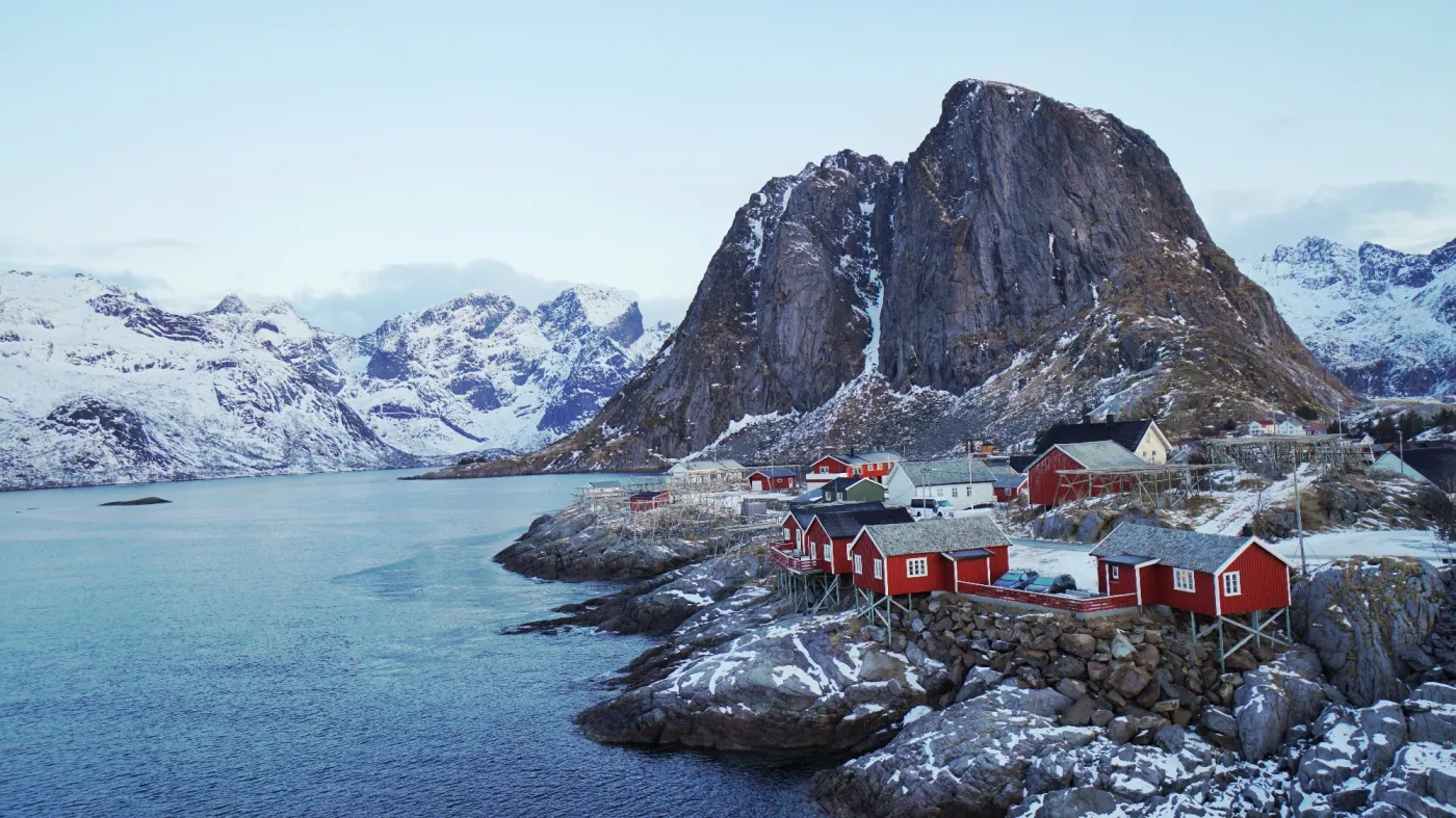Beautiful,Scenery,Of,Snow,Mountains,With,Fisherman,Village,At,Hamnoy