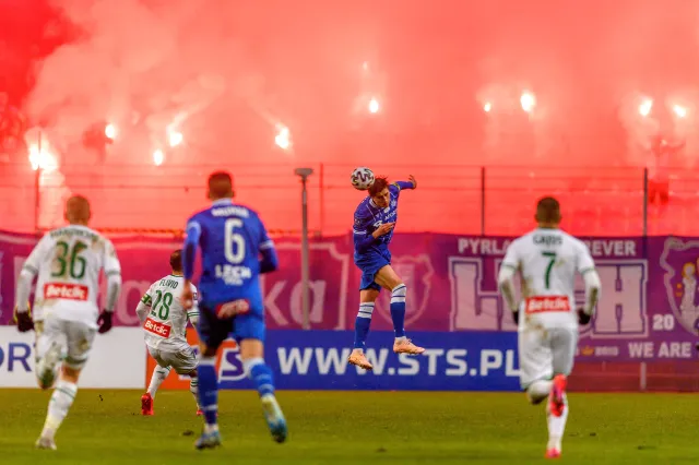 Ekstraklasa: Dużo dymu w Poznaniu. Kuciak w bramce robił cuda [WYNIKI i TABELA]
