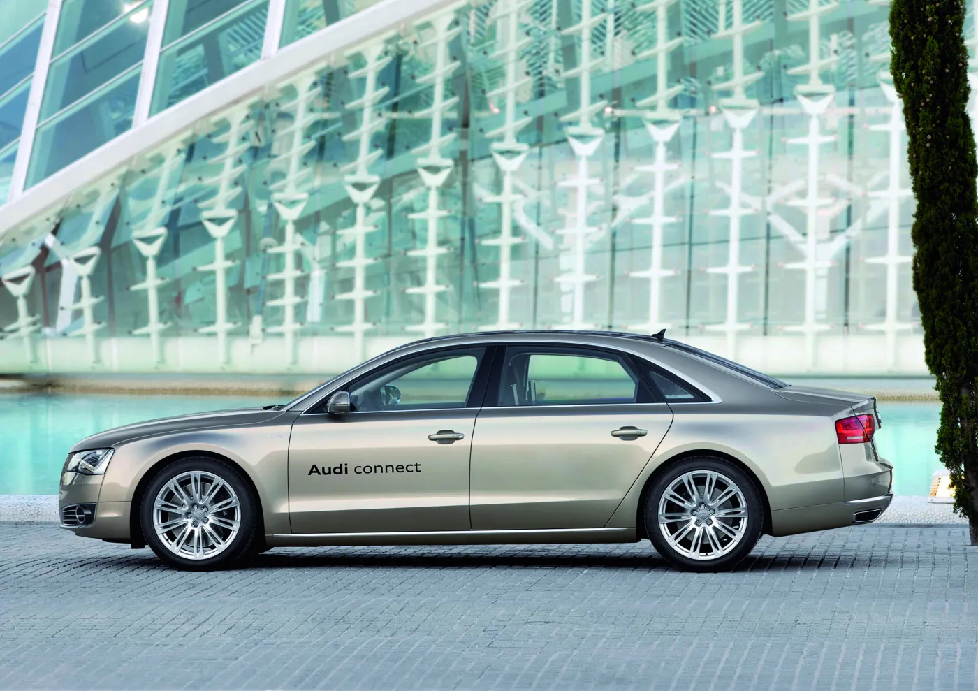 2843233-modele-20111212-003-audi-testuje-a8-z-technologia-lte.jpg