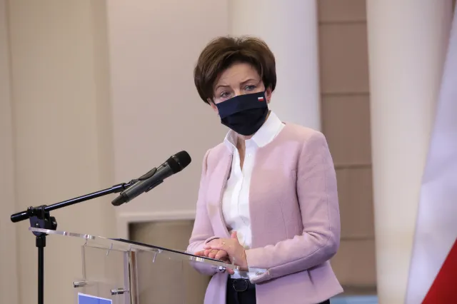 Kontrowersyjny wpis na profilu minister pracy. Maląg tłumaczy się: Moje konto zostało zhakowane