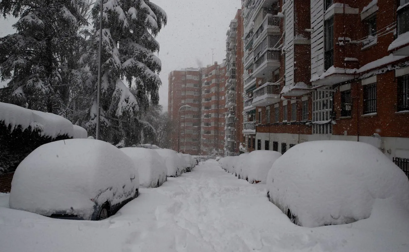 Śnieżyca uwięziła ponad sto osób w galerii handlowej. Ludzie śpią w kartonach