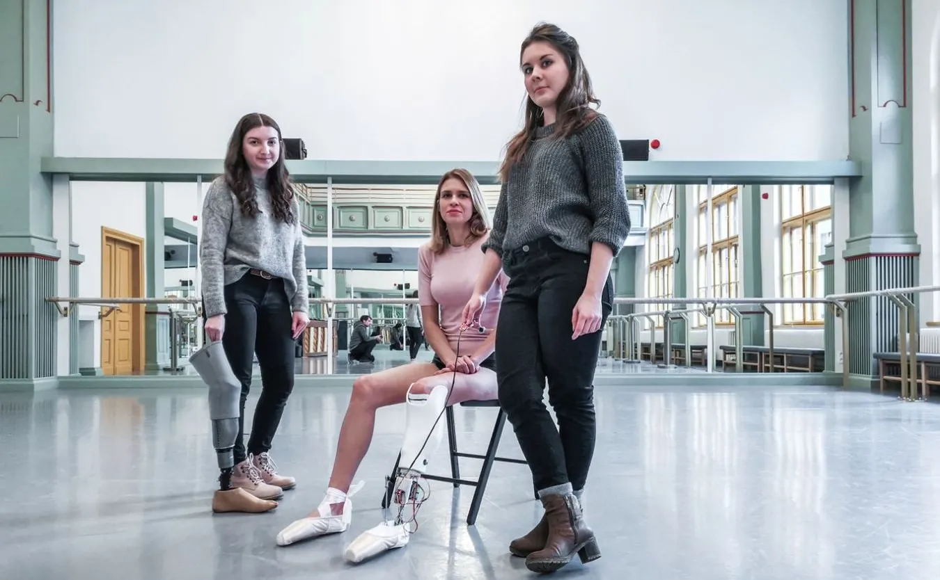 Polskie studentki zaprojektowały elektroniczną protezę dla baletnicy [WIDEO]