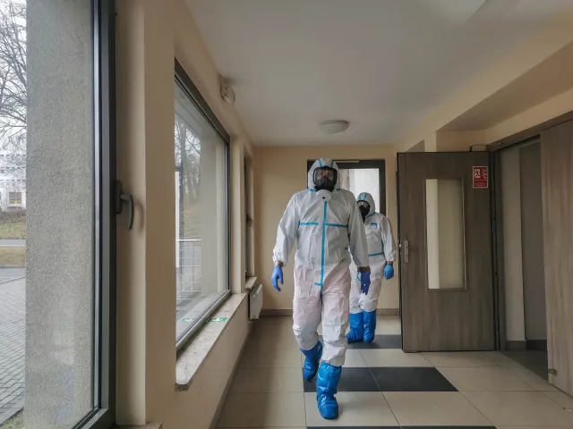 Ewakuowany z Indii polski dyplomata opuścił szpital. Majówkę spędził w domu