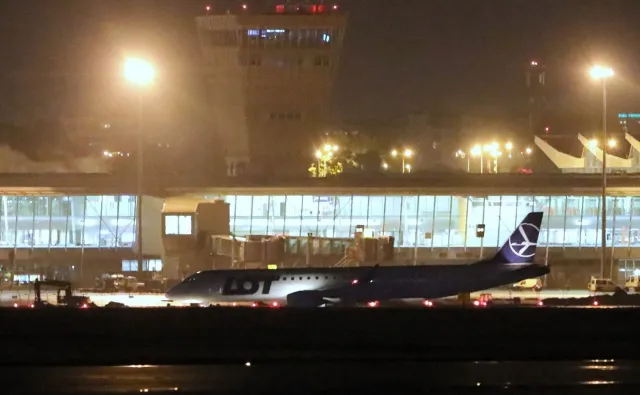 Dworczyk: Do tej pory do Polski przyleciało ponad 260 osób ewakuowanych z Afganistanu