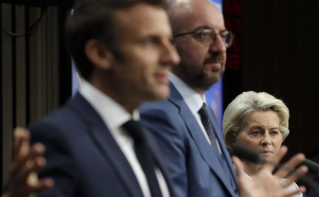  Emmanuel Macron, Charles Michel, Ursula von der Leyen