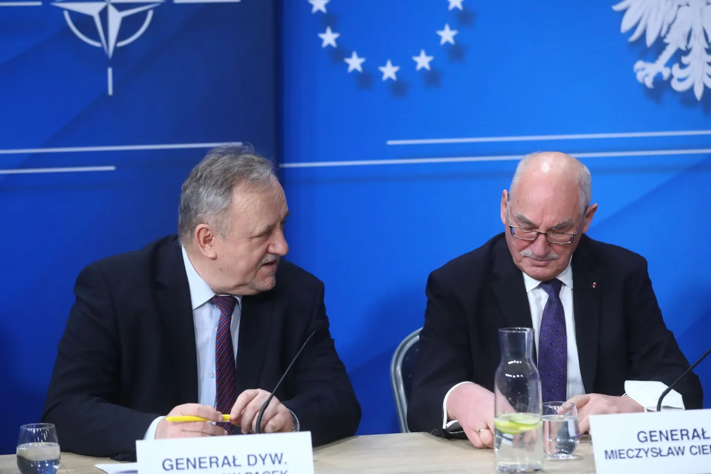 Generał Pacek: Brutalnie rzecz nazywając, Ukraina przegrywa w działaniach bojowych