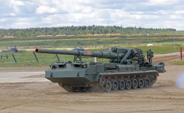 Rosja zbroi się na potęgę: Nowe rakiety, okręty i zmodernizowane czołgi