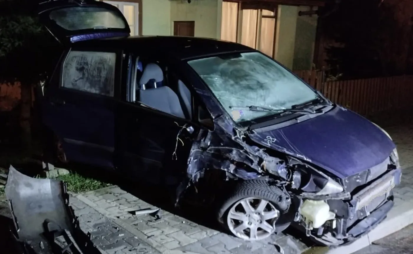pijana-kobieta-w-bmw-uderzyla-w-zaparkowany-pojazd-37618761.jpg