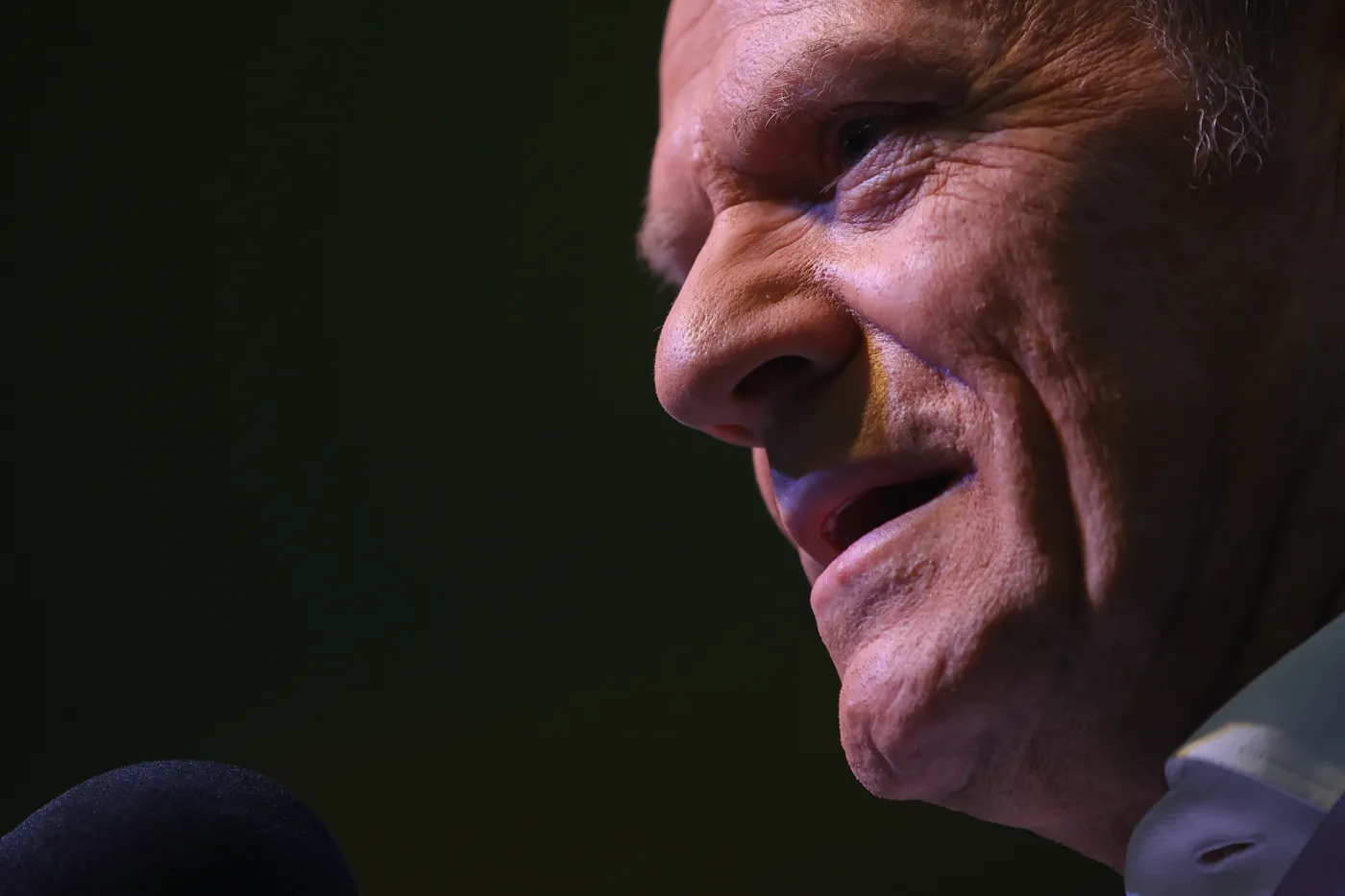 Donald Tusk sugeruje polskim piłkarzom, jak powinni odśpiewać hymn narodowy