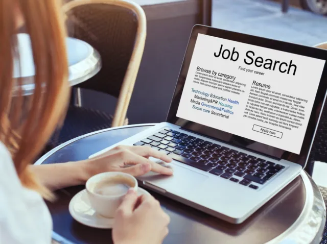 Polacy otwarci na przekwalifikowanie zawodowe. Oto, kto i dlaczego szuka dziś nowej pracy