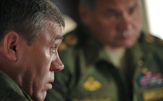 Generał Gierasimow "oderwany od rzeczywistości" na froncie? "Farsa"