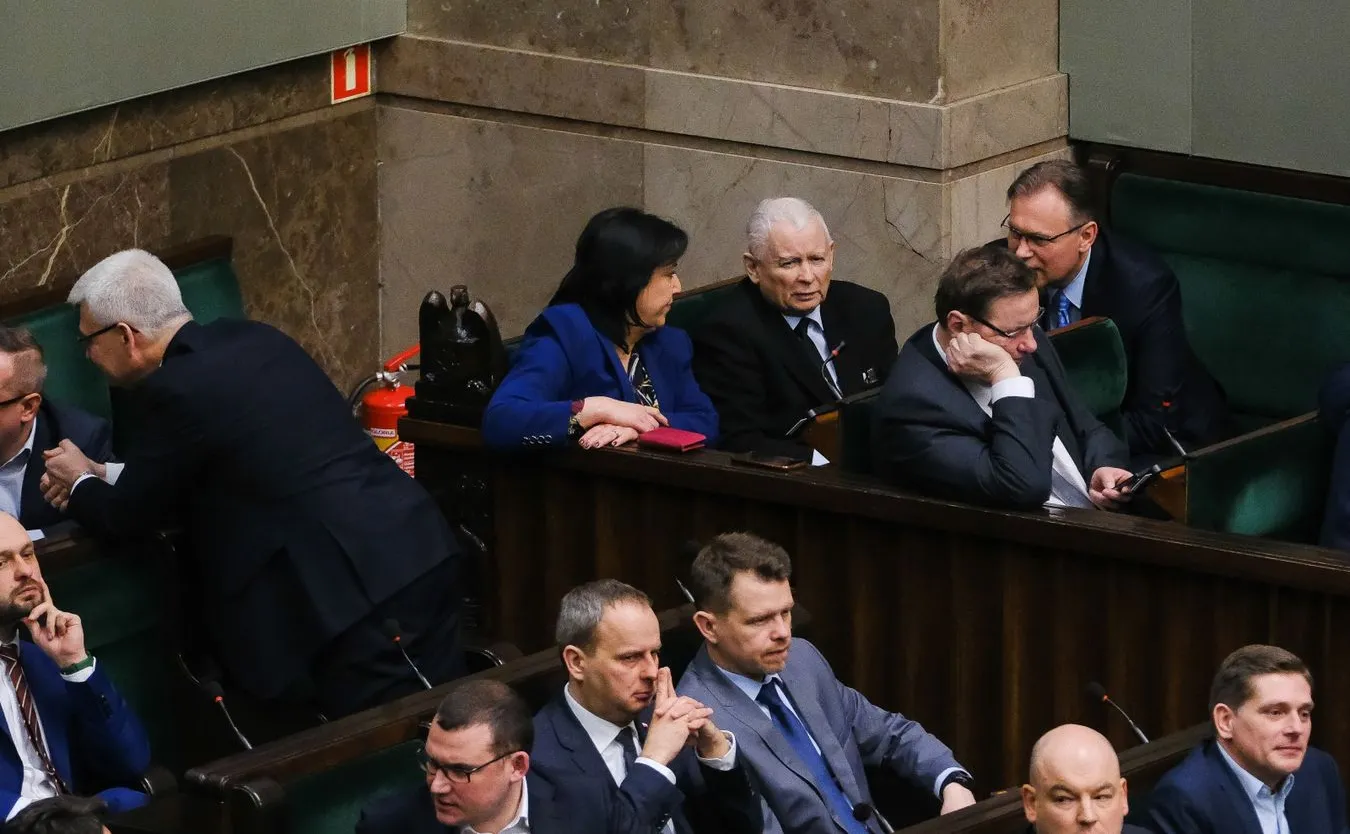 Dołek pod ustawą wiatrakową mogą jeszcze wykopać ziobryści i Duda