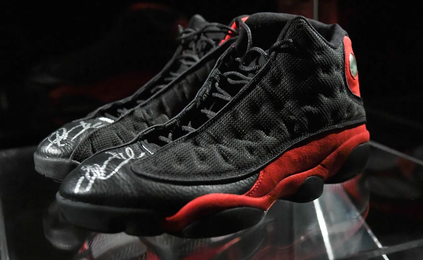 buty-michaela-jordana-z-finalu-ligi-nba-z-1998-roku-37767240.jpg