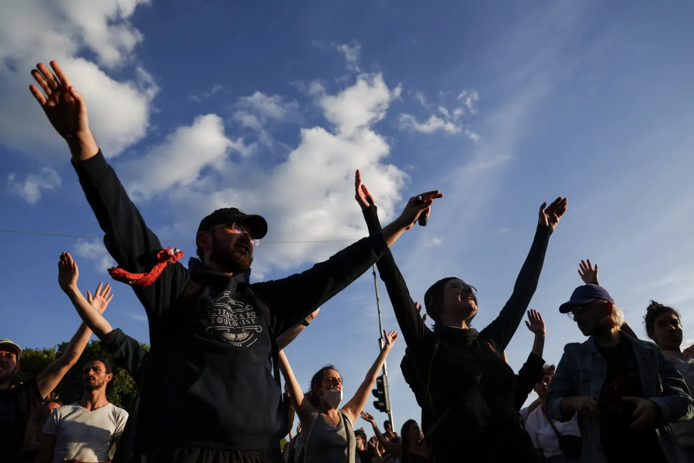 Francja wrze. Le Pen apeluje do Macrona. Podano termin pogrzebu zastrzelonego 17-latka