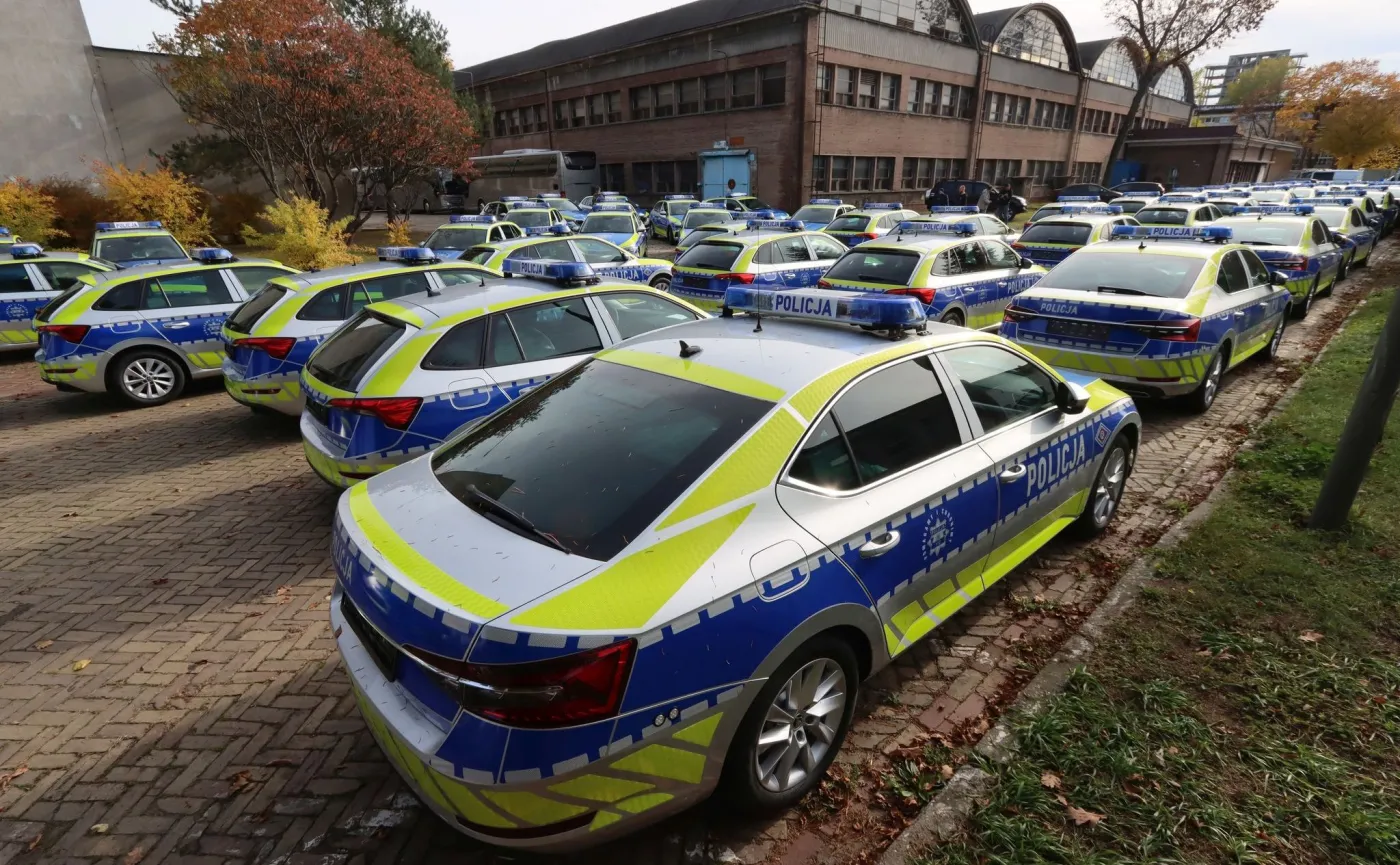 skoda-superb-i-skoda-scala-to-nowe-radiowozy-policji-37990170.jpg
