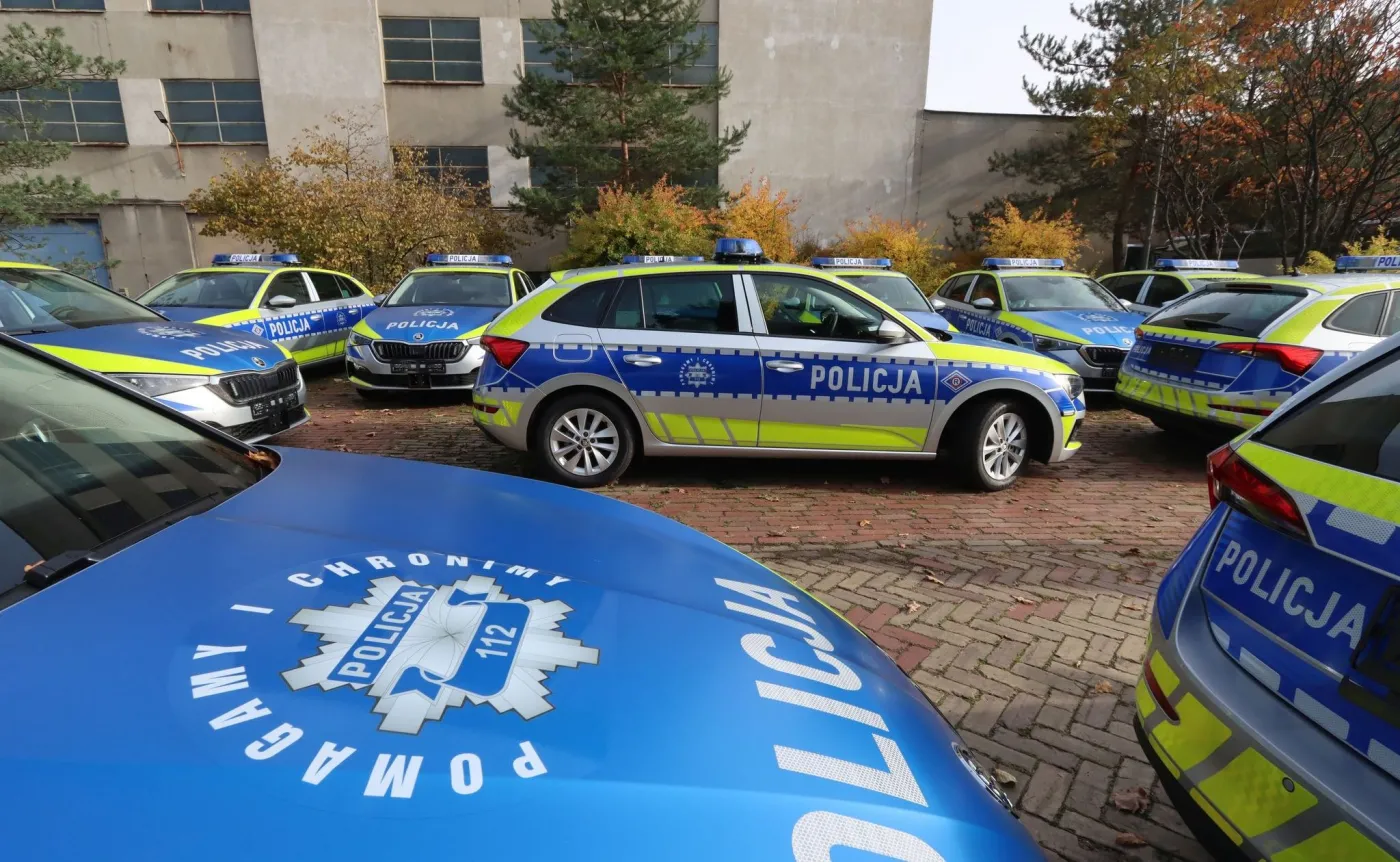 skoda-superb-i-skoda-scala-to-nowe-radiowozy-policji-37990171.jpg