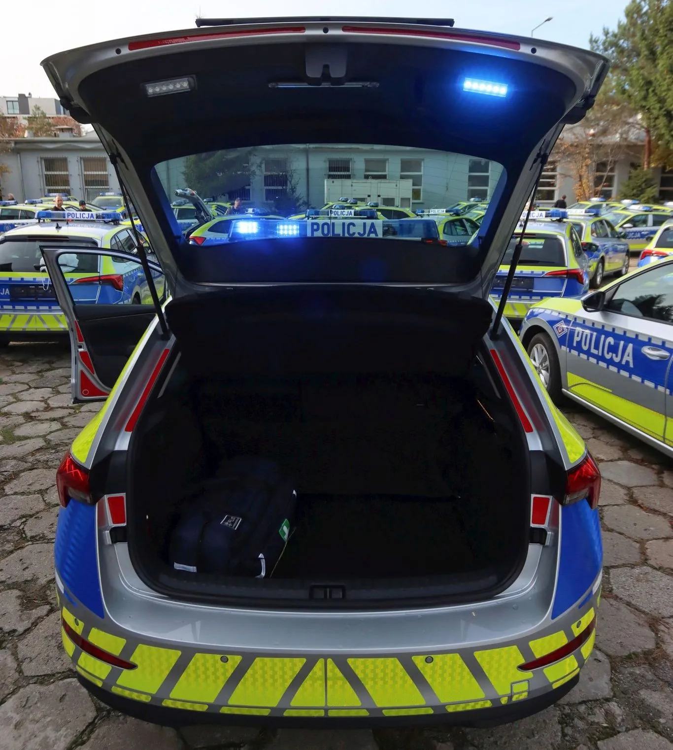 skoda-superb-i-skoda-scala-to-nowe-radiowozy-policji-37990174.jpg