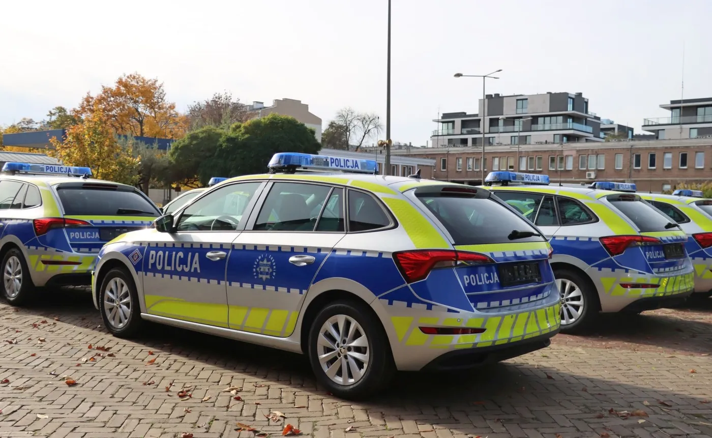 skoda-superb-i-skoda-scala-to-nowe-radiowozy-policji-37990198.jpg
