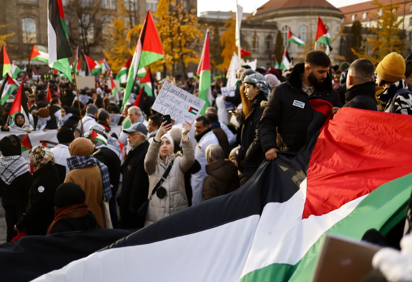 Ulicami Berlina przeszedł propalestyński marsz. Nie wolno było palić flag i wzywać do zniszczenia Izraela