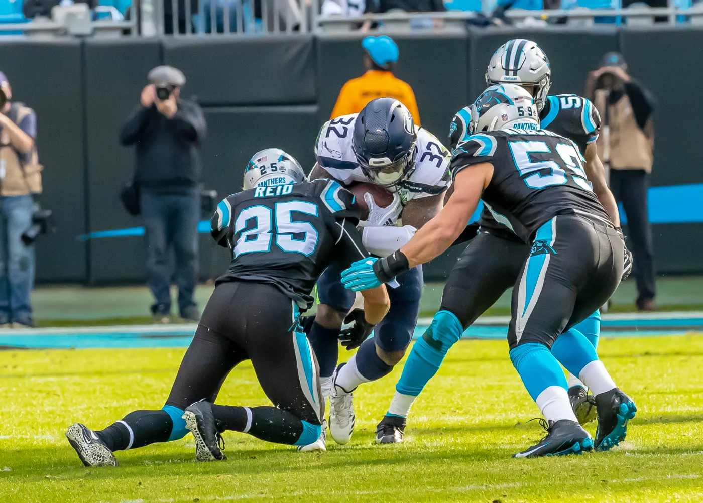 Właściciel Carolina Panthers ukarany grzywną za rzucenie drinkiem w kibiców