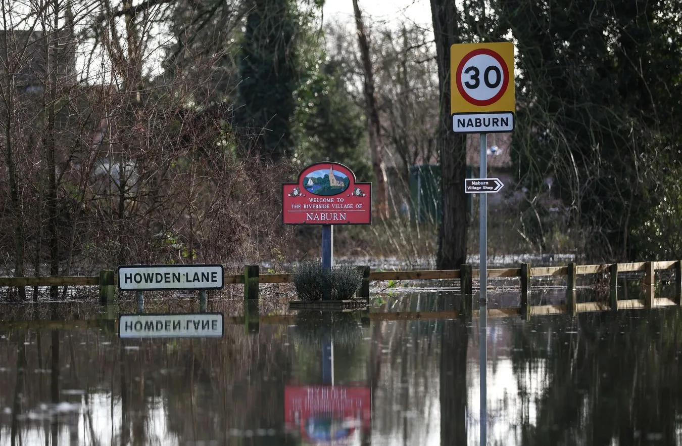 Powódź w północnej Wielkiej Brytanii po burzy Henk