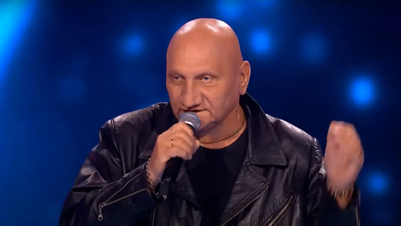 "The Voice Senior". Kiedyś przeżył wielką traumę, teraz podbił serca widzów. Kim jest Piotr ze Śląska? [WIDEO]