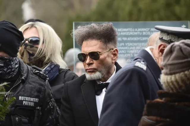 Krzysztof Rutkowski nie do poznania. Tak wygląda na starych zdjęciach