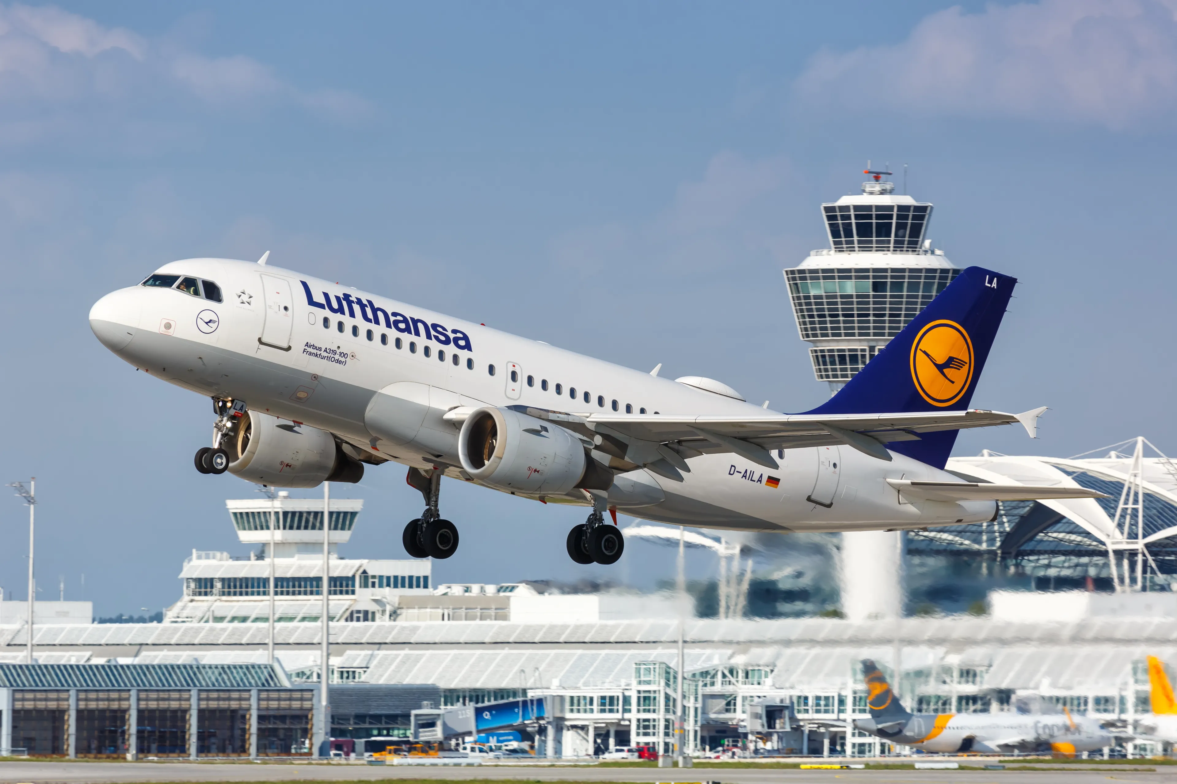 Lufthansa odwołuje tysiące lotów. Zmiany dotkną również polskich pasażerów