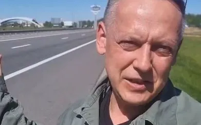 Sędzia uciekinier popełnia "charakterystyczne" błędy. Tylko po polsku...