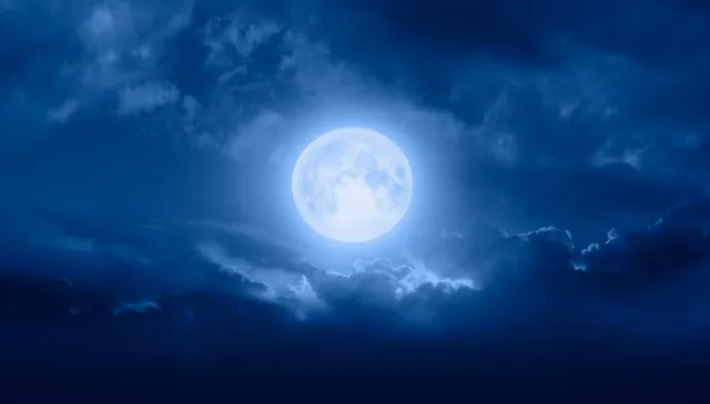 Pełnia Księżyca w maju. Tym znakom zodiaku przyniesie najwięcej możliwości