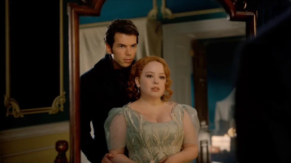 Nicola Coughlan (Penelope Featherington) i Luke Newton (Colin Bridgerton) w serialu "Bridgertonowie"