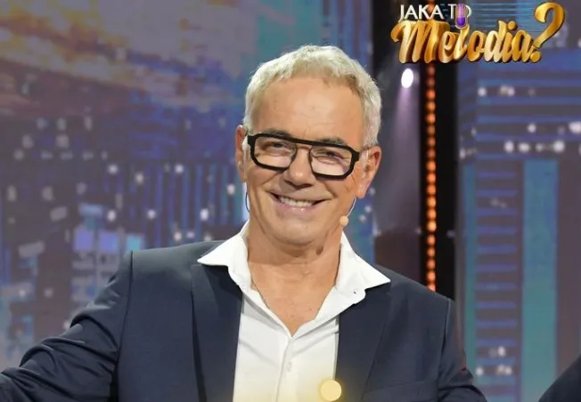 Robert Janowski w "Jaka to melodia?". Co na to widzowie? "Fantastyczny powrót" kontra "dramat"