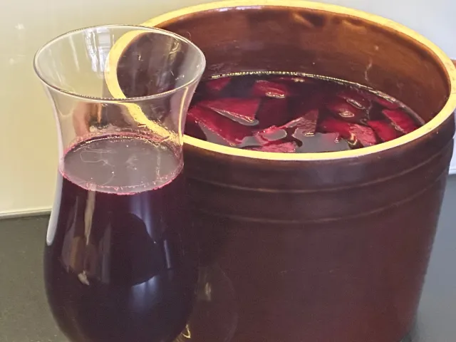 Jak zrobić zakwas do barszczu czerwonego? Najlepszy przepis na zakwas buraczany do barszczu wigilijnego