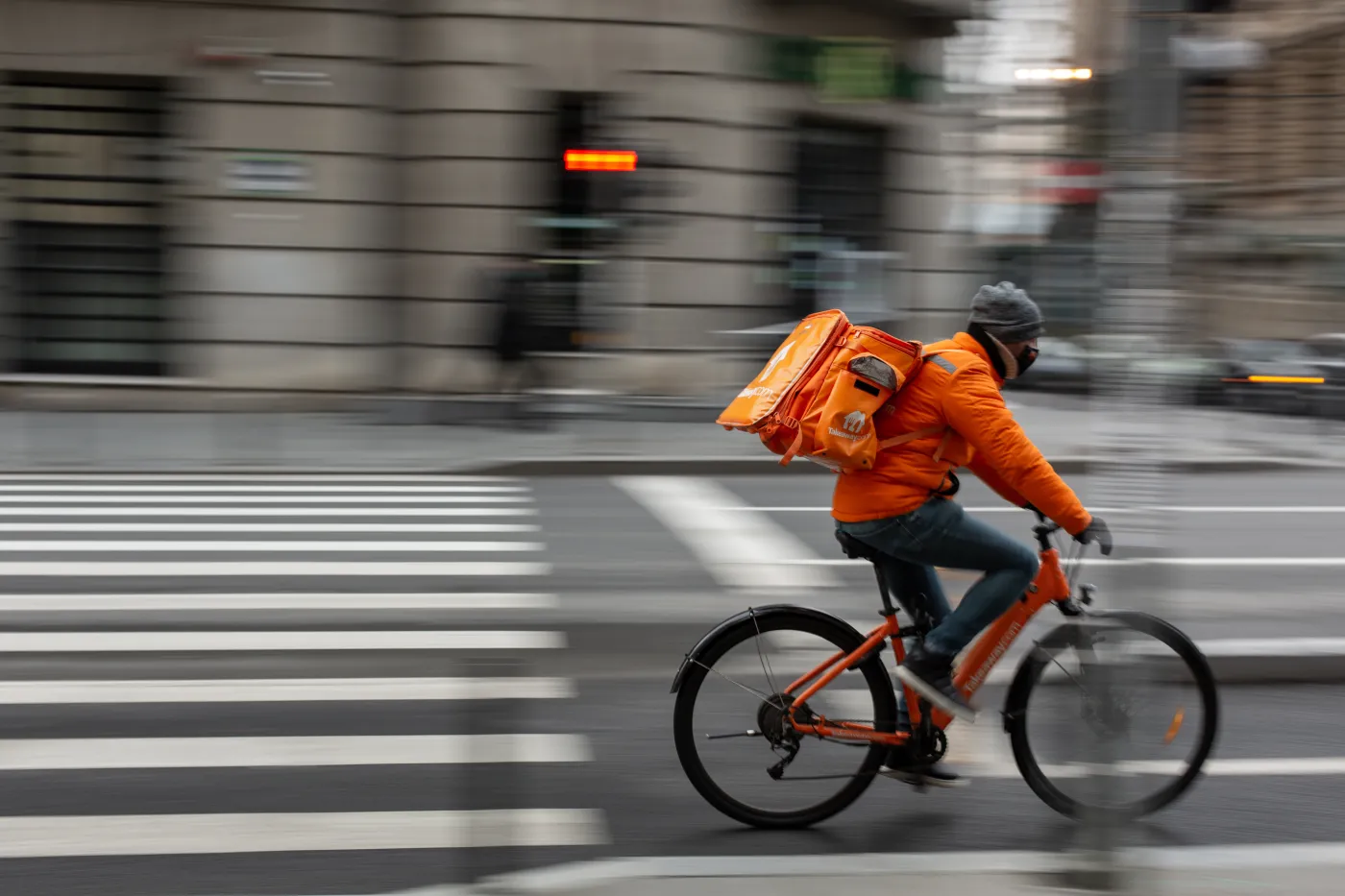 Zamawiasz jedzenie z dostawą do domu? Już niedługo ta usługa może być nawet o 12 zł droższa