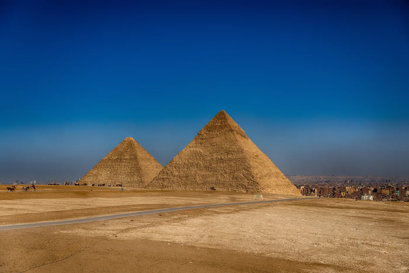 Gigantyczne słupy pod piramidami? Archeolog nie ma wątpliwości