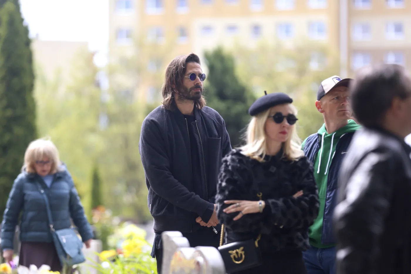 jimek-pojawil-sie-na-pogrzebie-michala-joki-martena-38480837.jpg