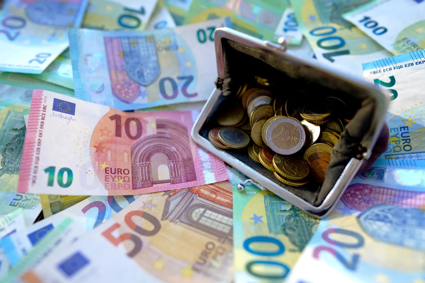 To będzie rewolucja. UE zatwierdziła zakaz płacenia gotówką