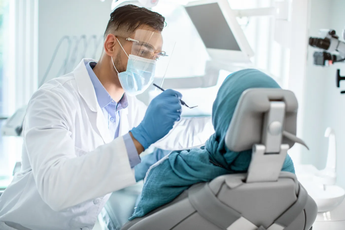 Polacy zaniedbują zęby przez ceny. Alarmujące dane z gabinetów stomatologicznych