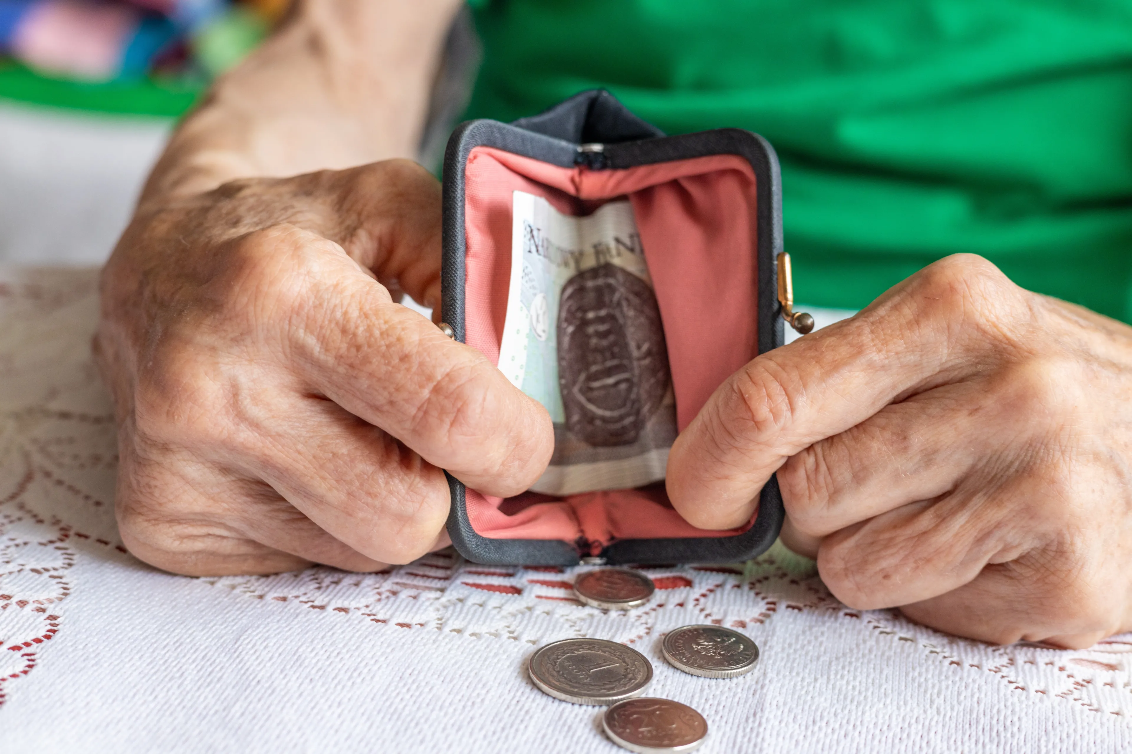 Masz 60 lat i 40 lat stażu pracy? Taką emeryturę wypłaci Ci ZUS