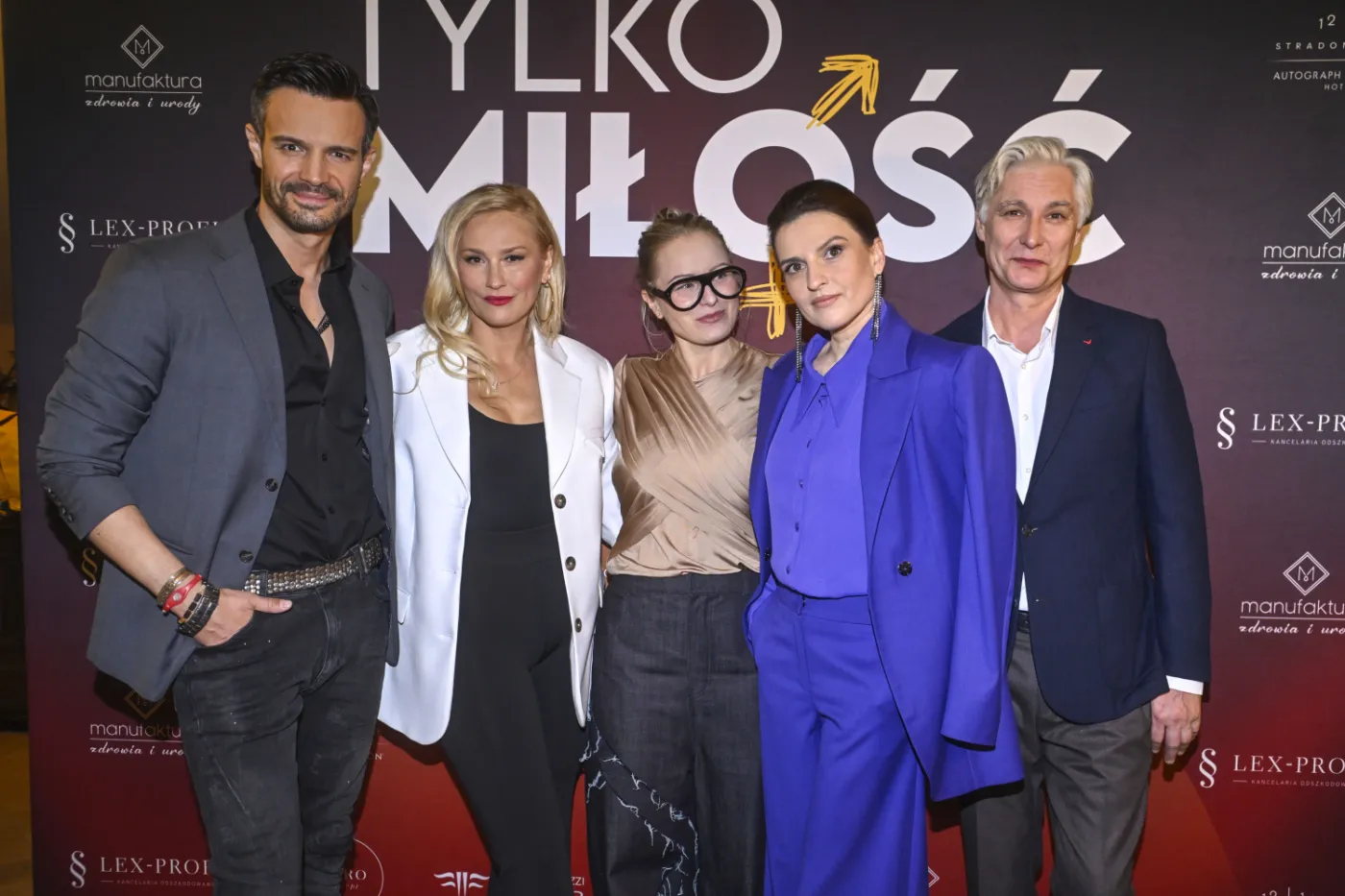 Zagrał w hicie Netflixa. Poszedł w ślady znanej mamy [FOTO]