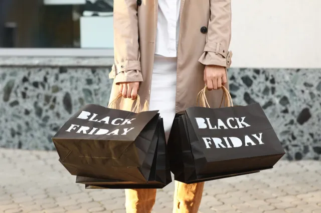 Niedziela handlowa 30.11.2025 roku - 30 listopada handel bez zakazu, zakupy w Lidlu i Biedronce, w galeriach, wszystkie sklepy otwarte czy tylko Żabka?