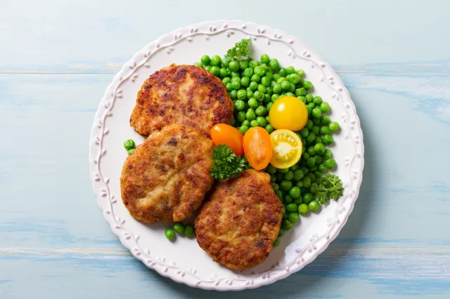 Pyszny obiad na piątek. Podajemy przepis, Ty gotujesz. Chrupiące i złociste racuszki rybne