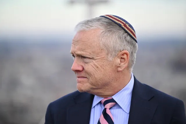 "Oburzył nawet wyborców PiS". Sondaż po słowach ambasadora USA