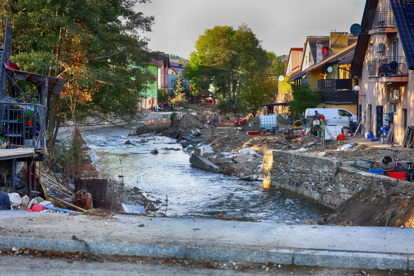 Katastrofa zapory wodnej w Stroniu Śląskim: państwo obiecało, zawiodło, zostawiło ludzi bez pełnej kompensacji szkód. Nikt nie poniósł odpowiedzialności