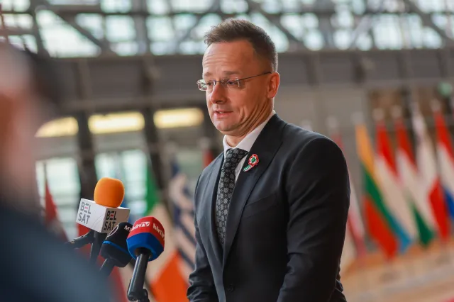 Szef węgierskiej dyplomacji kpi z Polski i Tuska. Mowa o "polexicie" i "braku praworządności"