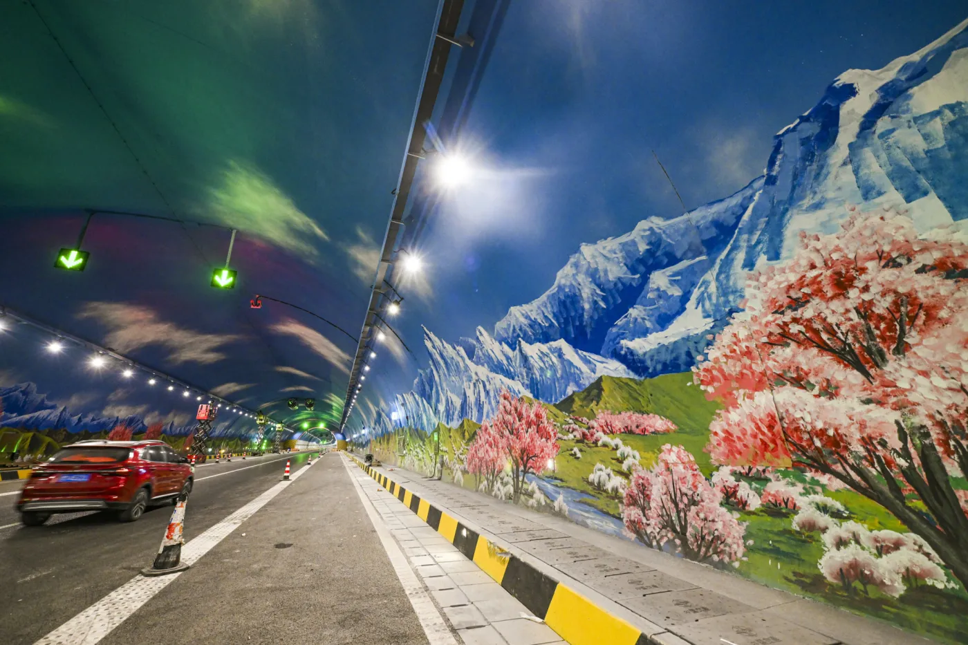 Chiny otworzyły najdłuższy tunel autostradowy świata