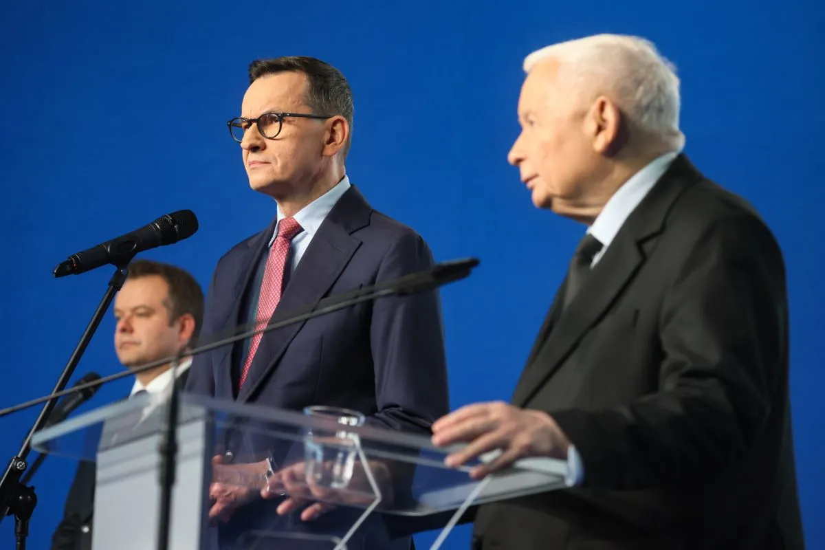 Co się dzieje w PiS? W kuluarach krąży kilka teorii