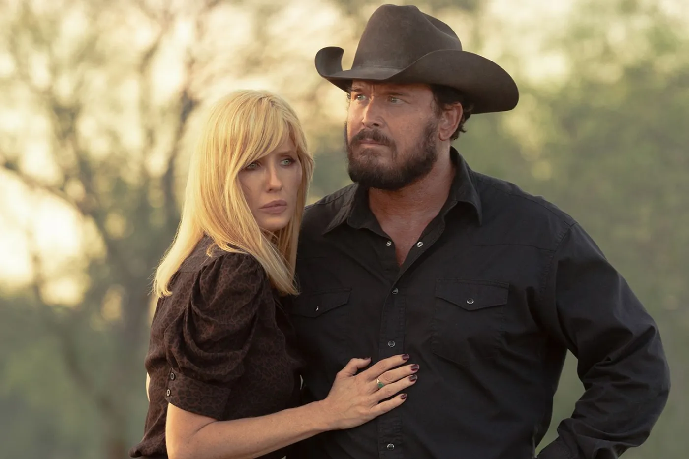 Kelly Reilly i Cole Hauser w serialu "Ranczo Duttonów"
