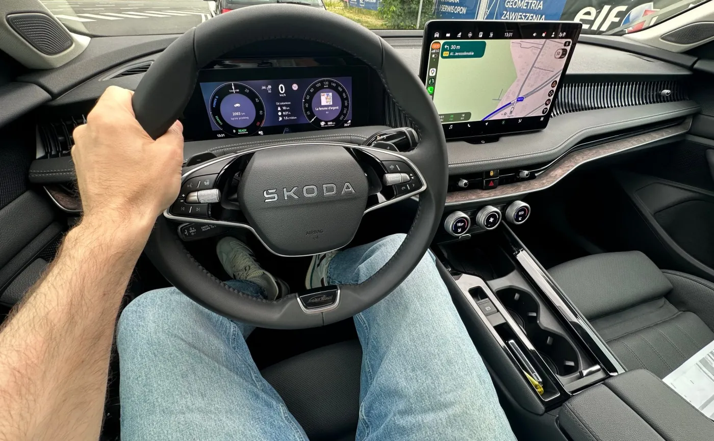 Nowa Skoda Superb Liftback z hybrydą plug-in 268 KM