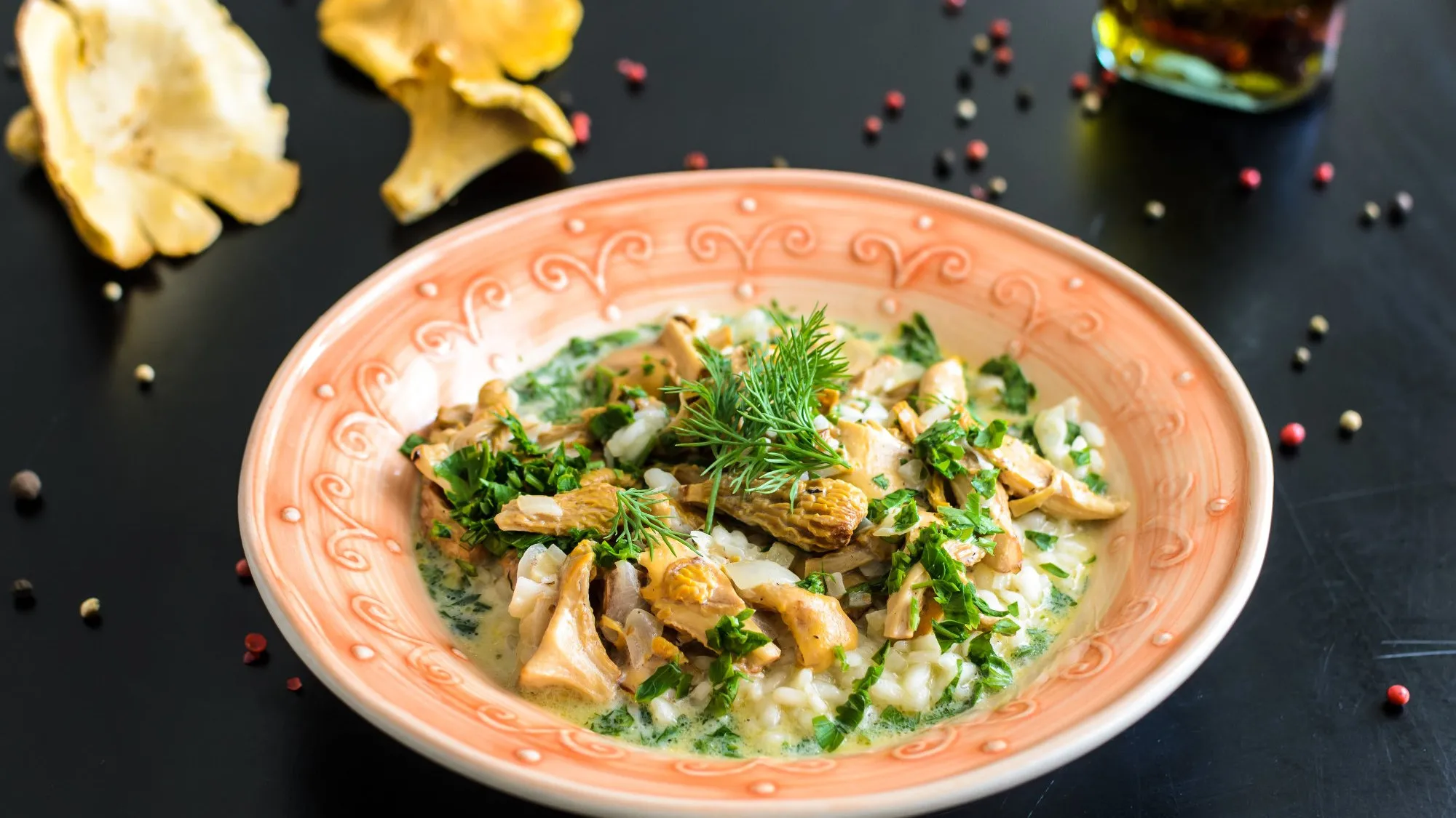 Kremowe risotto grzybowe nie wychodzi kremowe? Wlewasz cały bulion do ryżu na raz? Nie rób tego!